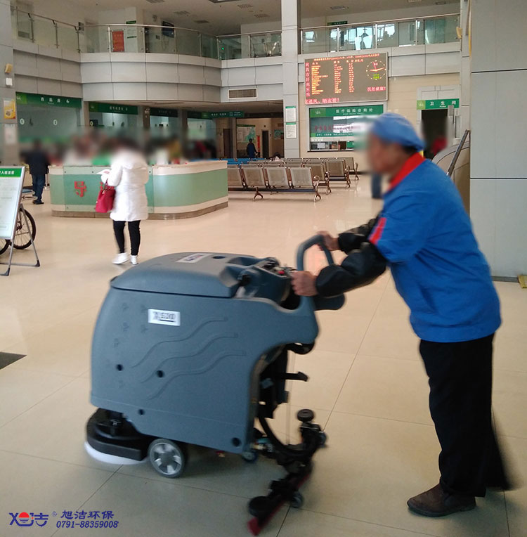 醫(yī)院保潔，醫(yī)院手推式洗地機(jī)大廳清洗